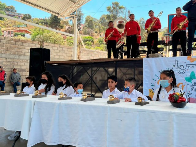 La Escuela de Música de Banda “Rebeca Camacho Ocaña” recibe instrumentos para seguir con la formación musical de cientos de jóvenes